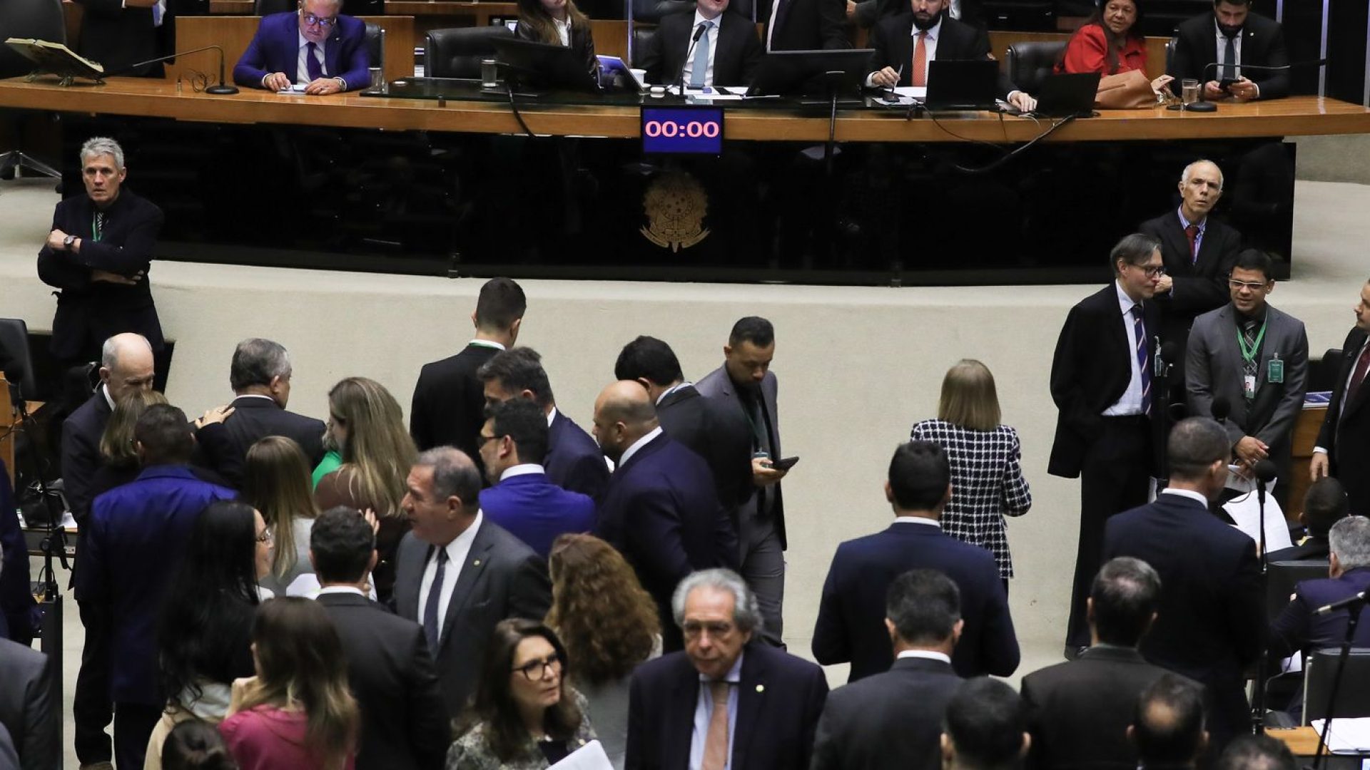 Câmara aprova projeto que tipifica o crime de domínio de cidades