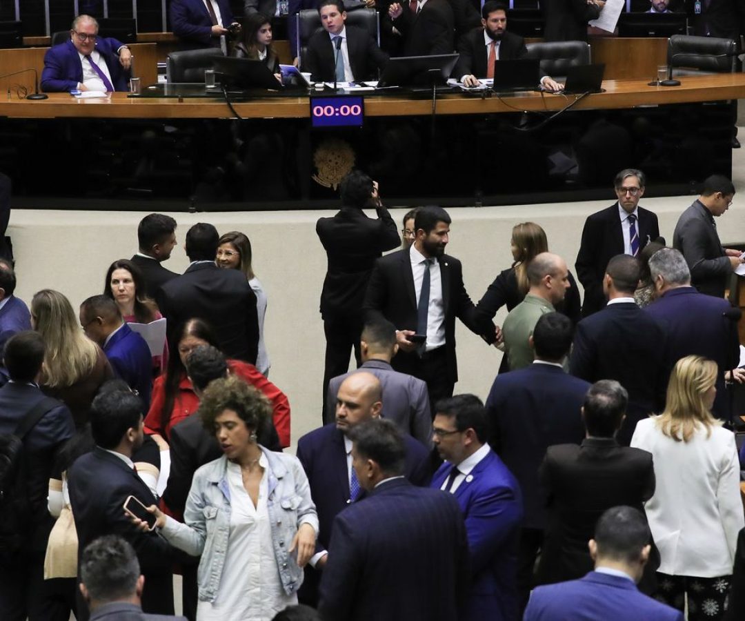 Câmara aumenta penas para crimes como extorsão e escudo humano