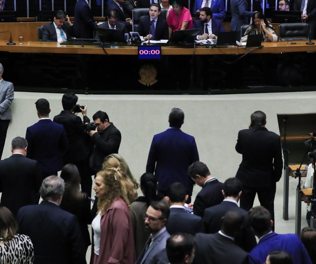 Câmara aprova urgência para votar projeto que cria Bancada Cristã