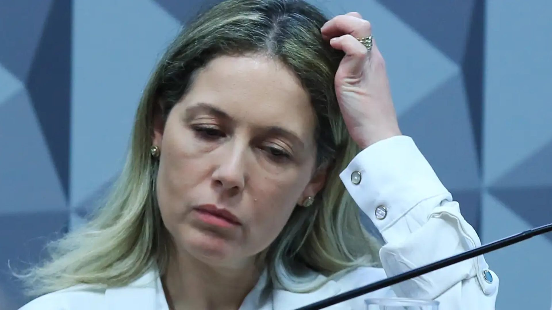 Mulher de ex-procurador-geral do INSS fica em silêncio na CPMI