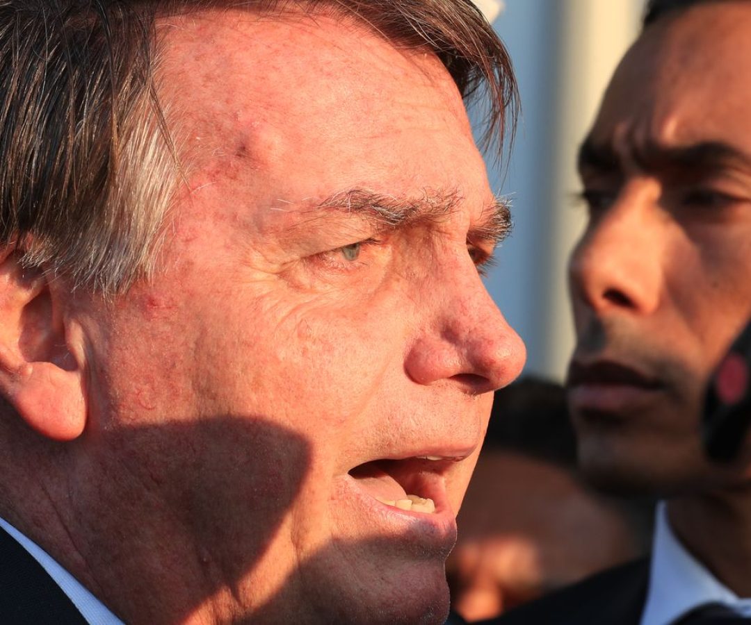 Bolsonaro tem alta hospitalar após passar por cirurgia no ombro