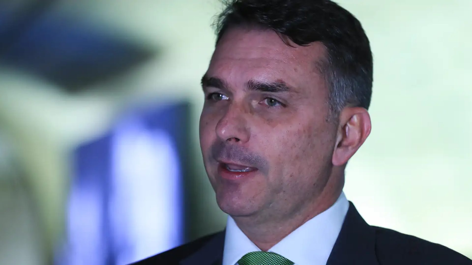 Deputados pedem investigação sobre relação entre Vorcaro e Flávio
