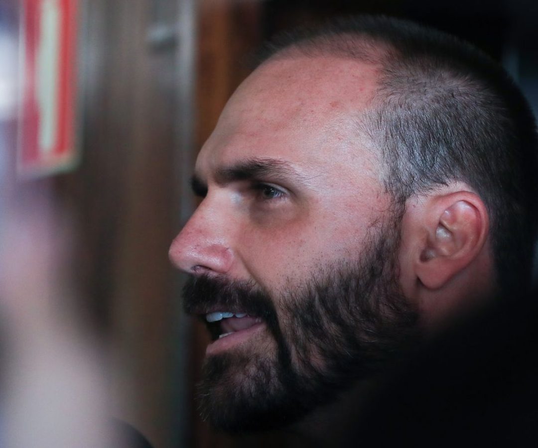 Mendonça pede vista e suspende julgamento contra Eduardo Bolsonaro