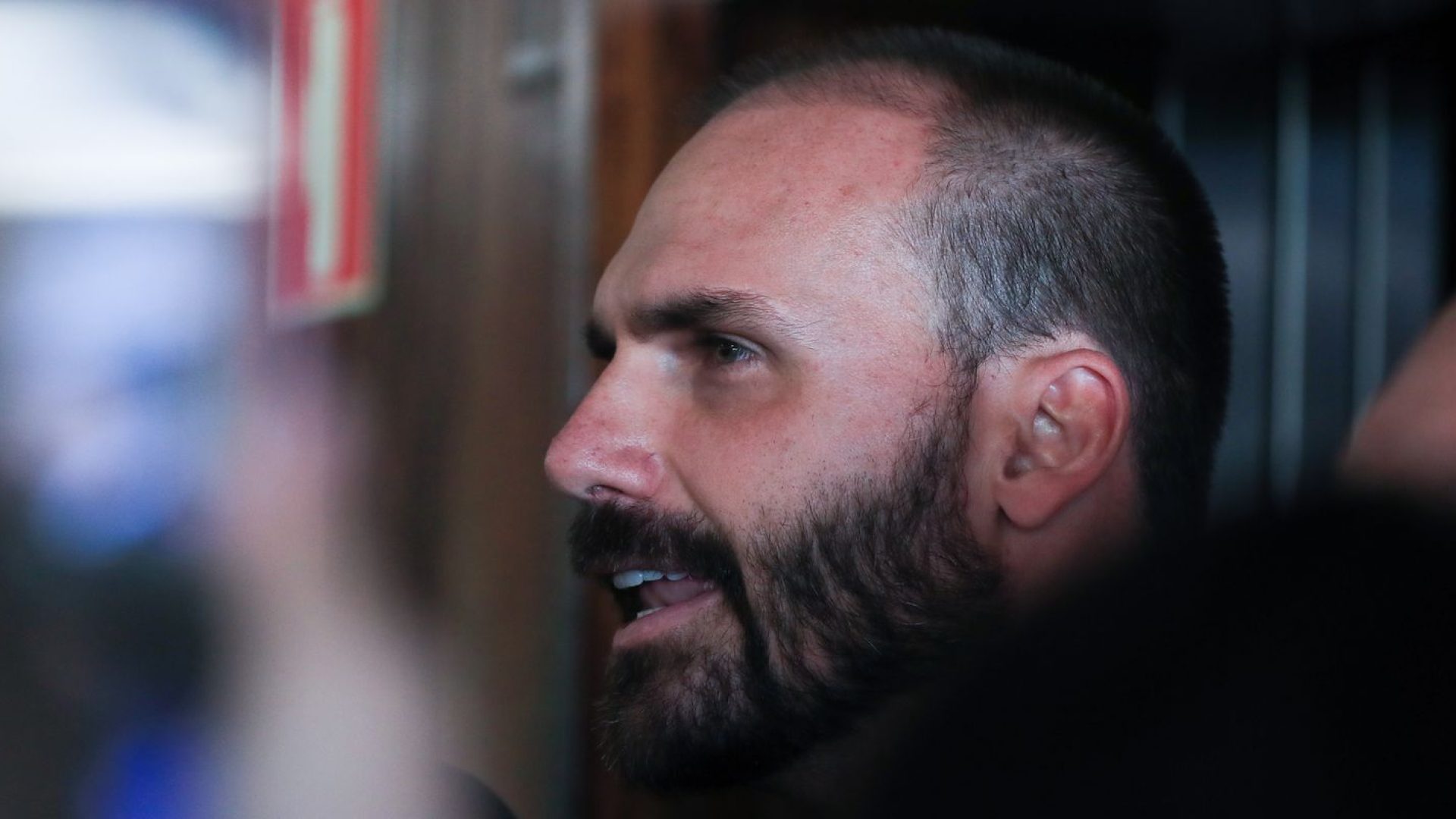 Mendonça pede vista e suspende julgamento contra Eduardo Bolsonaro