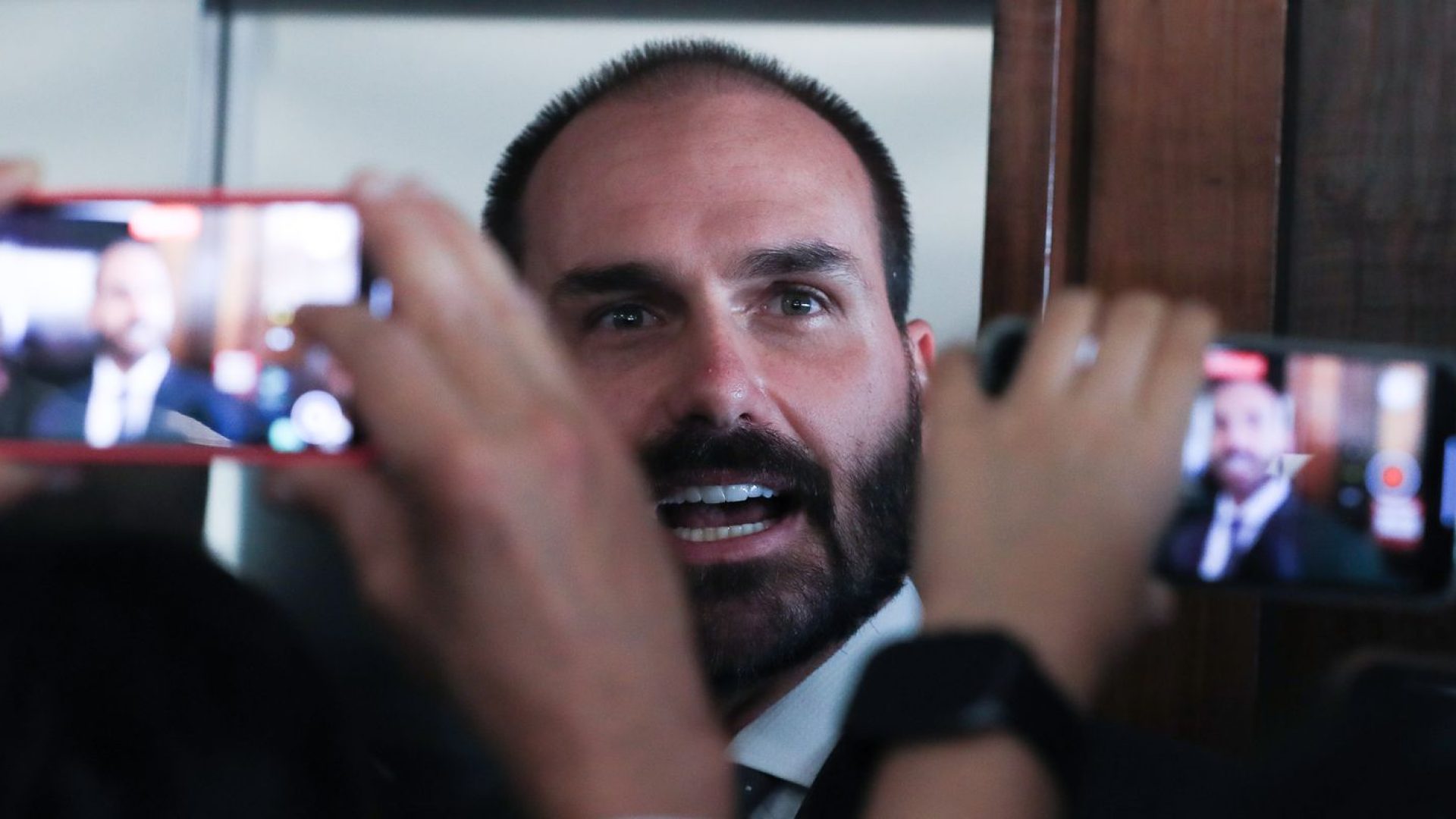 Motta notifica Eduardo Bolsonaro sobre processo de perda do mandato