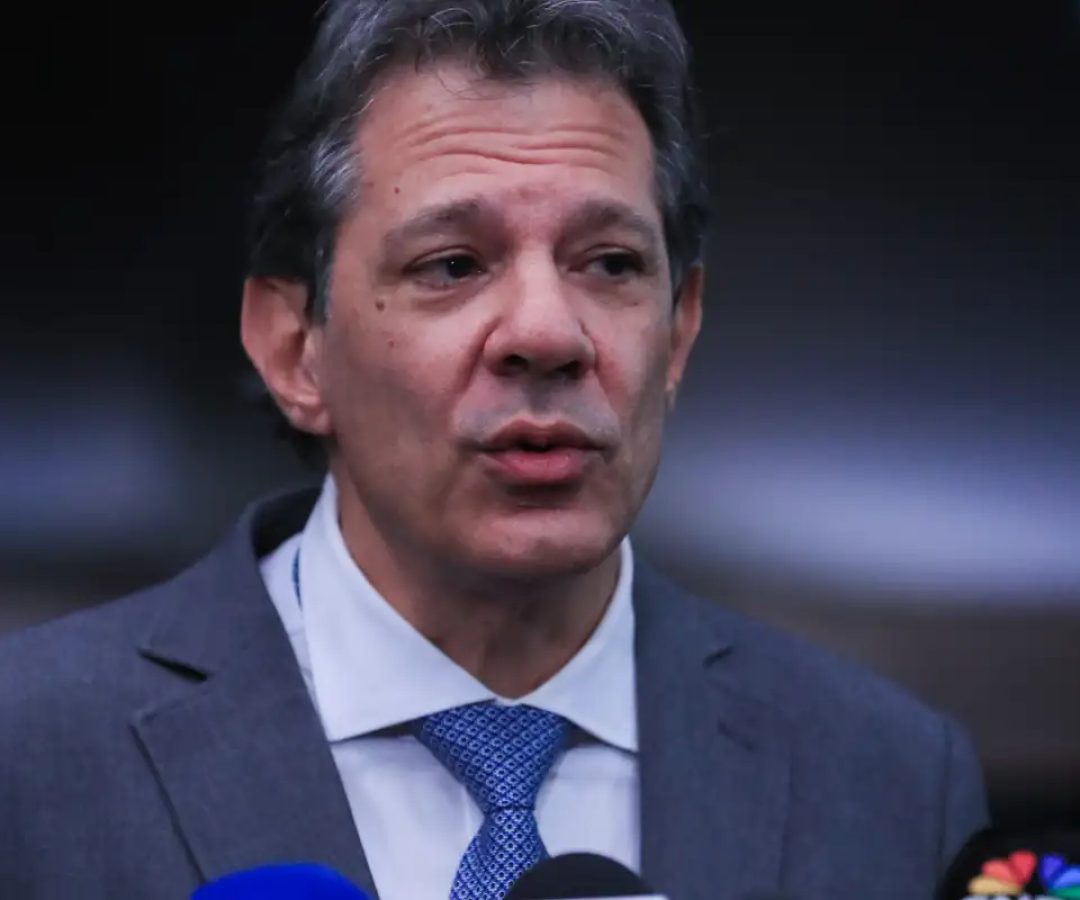 Haddad busca canal direto com EUA para rastrear peças de fuzis