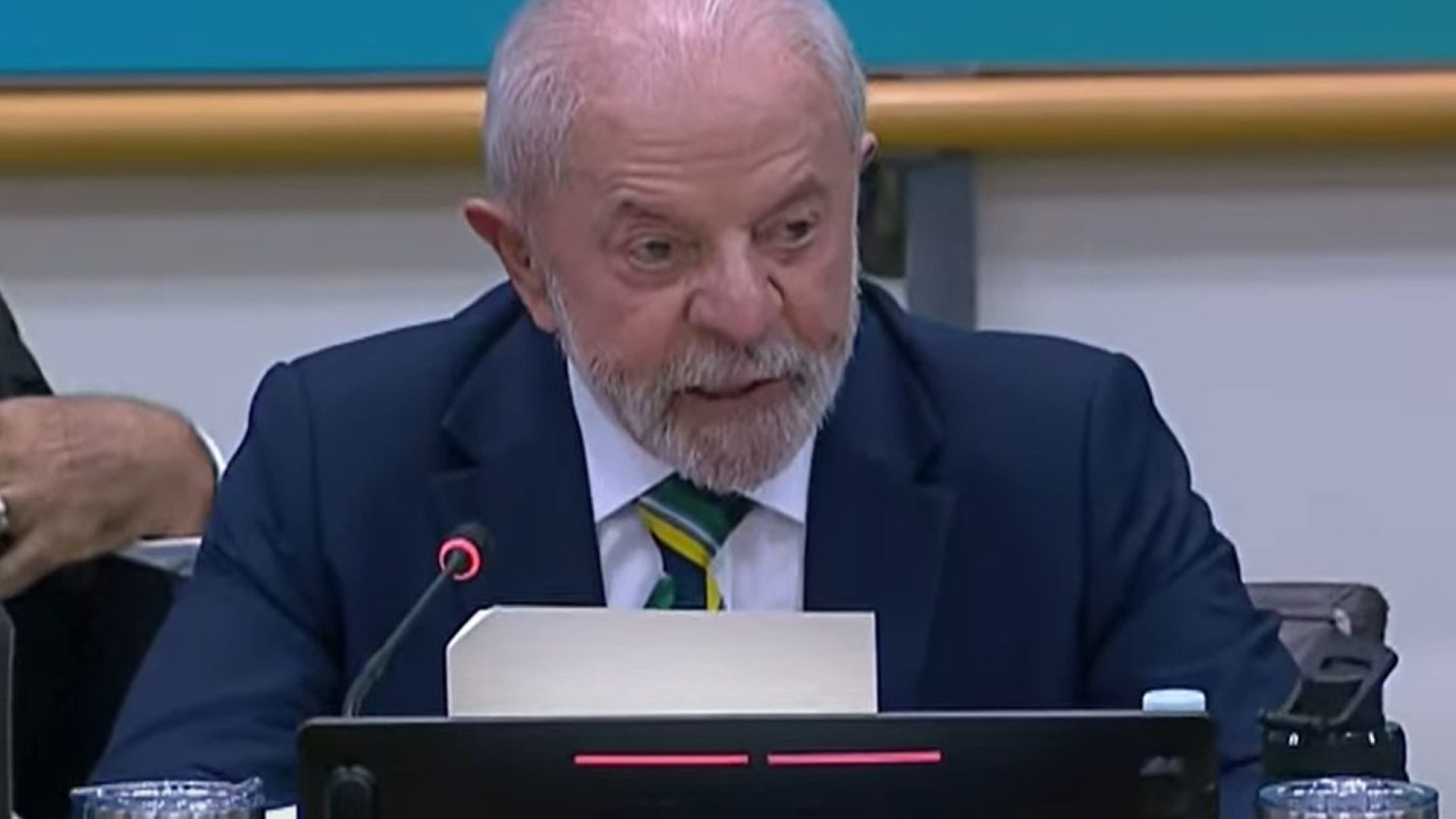 Lula diz que gestor que deixa obra parada deve ser preso