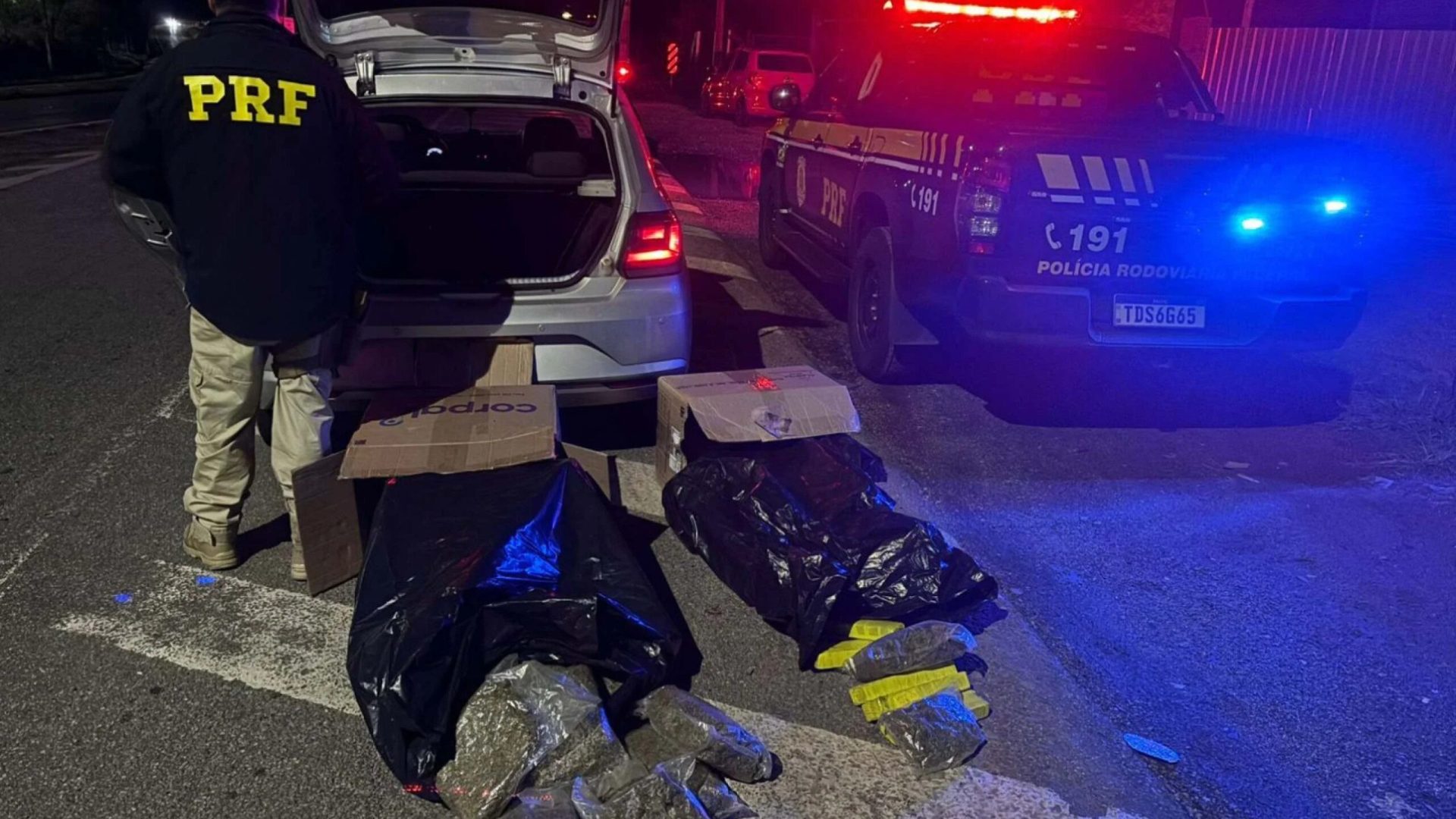 BR-381: supermaconha endereçada a MG é apreendida em porta-malas de carro -  (crédito: EM Gerais)