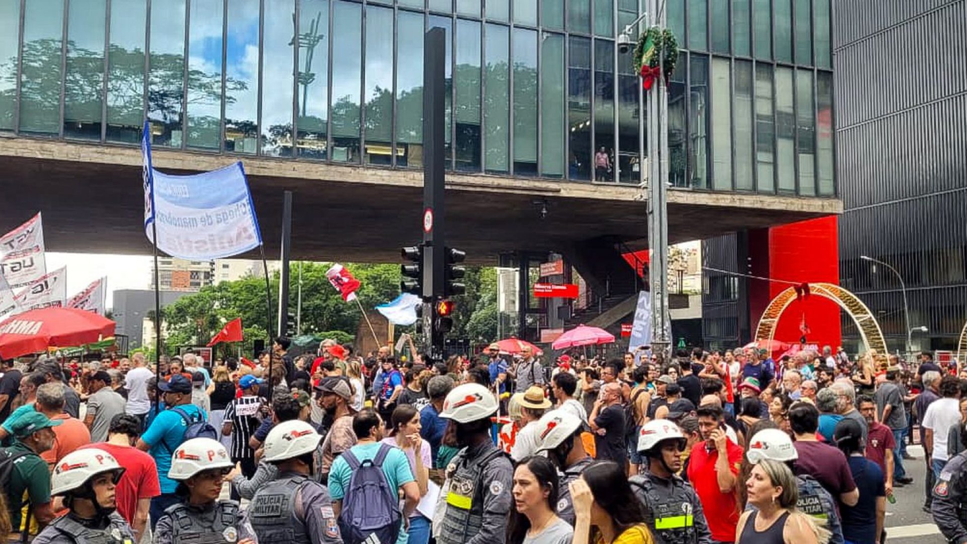 Em várias capitais, manifestantes vão às ruas contra PL da Dosimetria