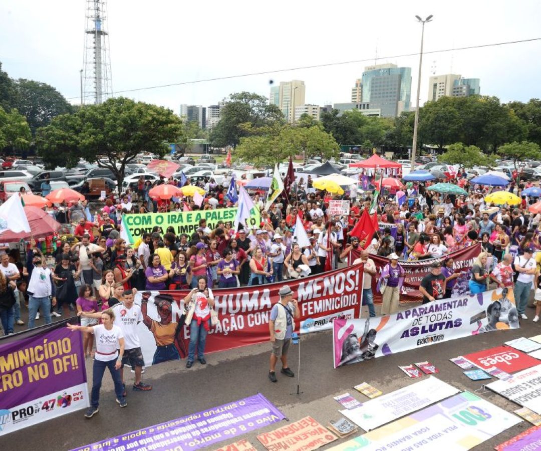 Marcha das mulheres reforçam luta contra o feminicídio