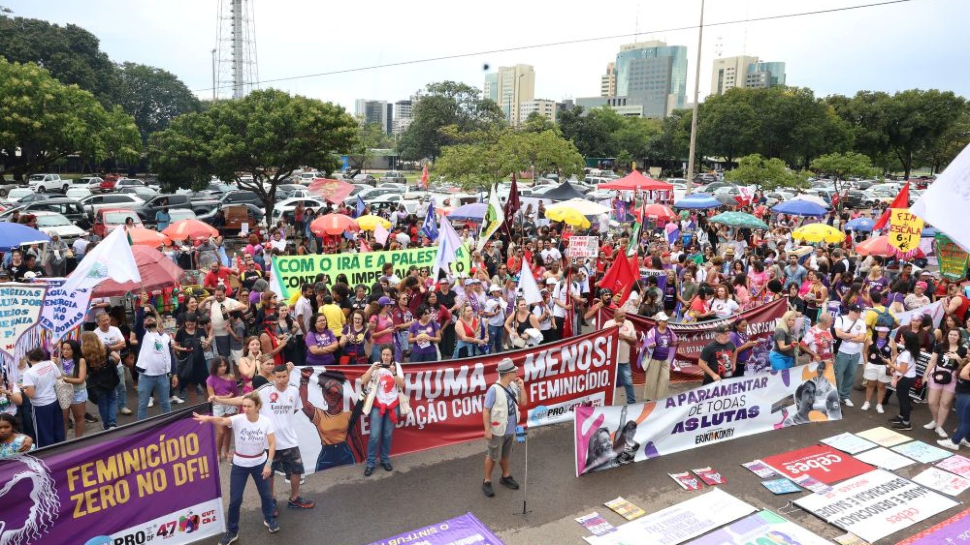 Marcha das mulheres reforçam luta contra o feminicídio