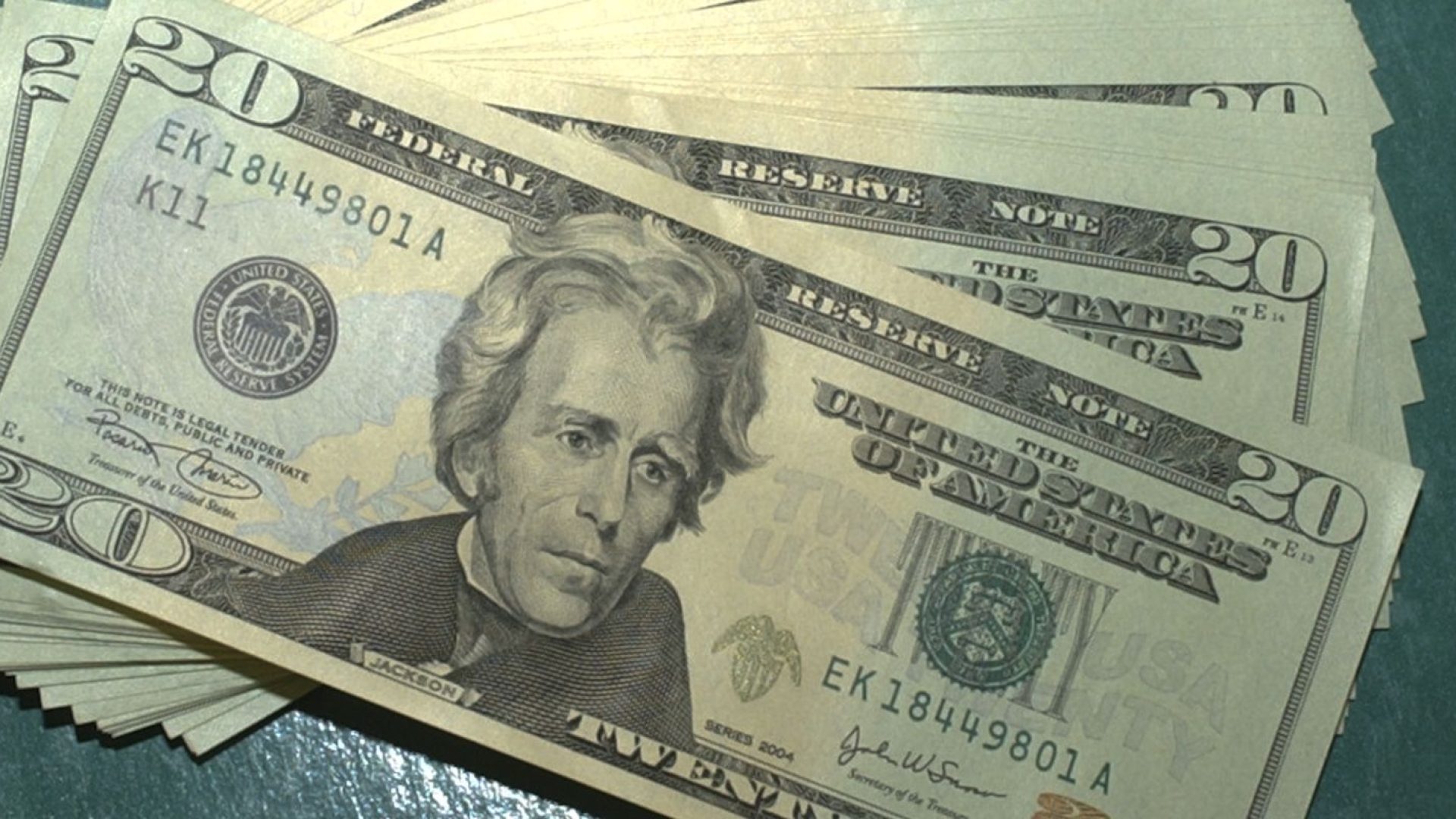 Apesar de guerra, dólar cai 1,27%, e bolsa sobe 3% na semana