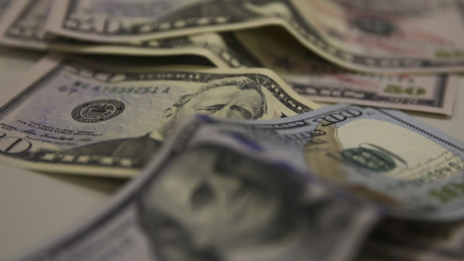 Brasil e EUA retomam negociação após tarifaços de 25% e 12,5%