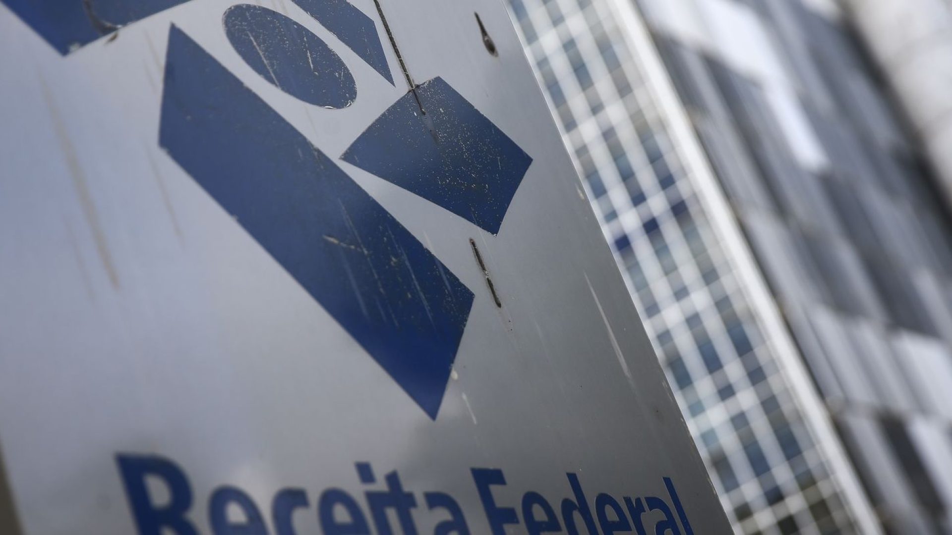 Receita alerta para falsas cobranças com nome e CPF do contribuinte