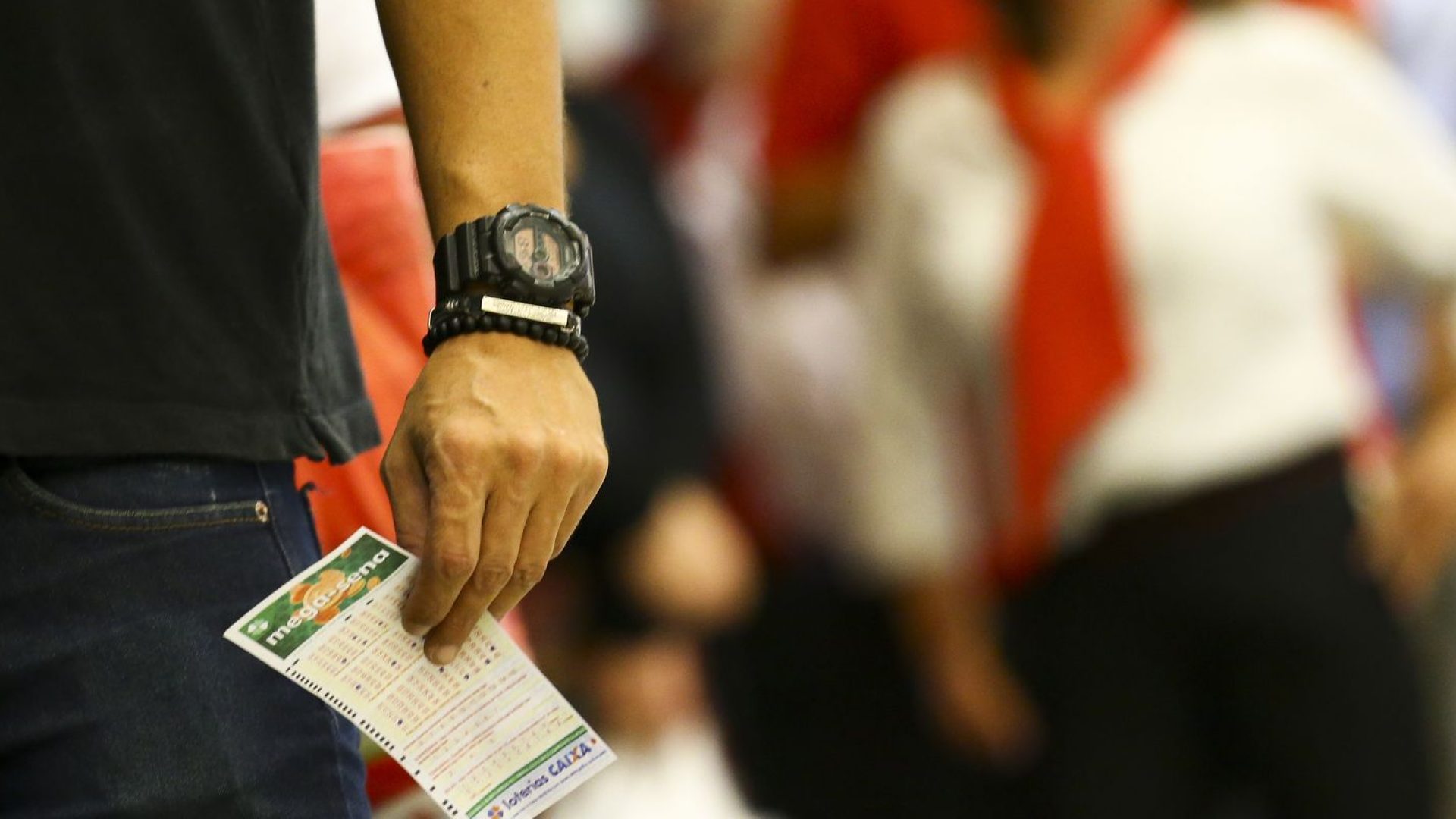 Mega-Sena acumula novamente e prêmio principal vai a R$ 115 milhões