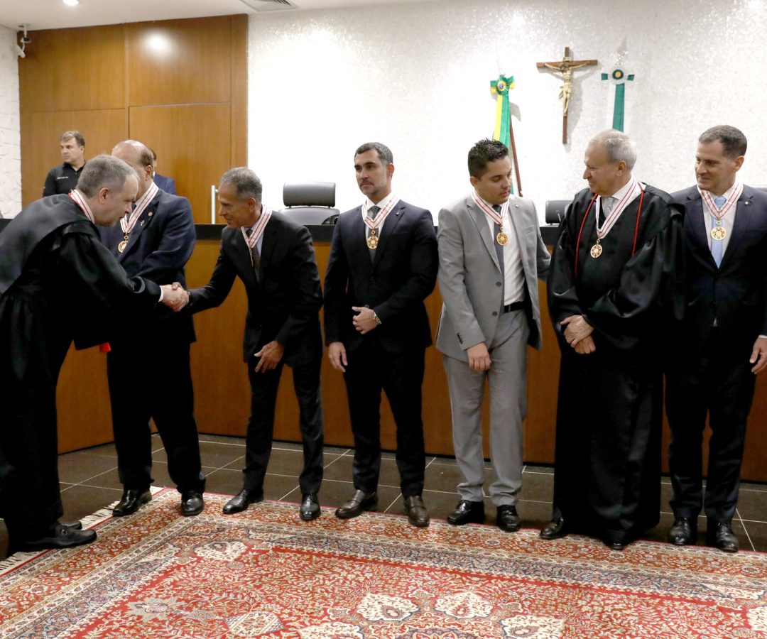 Quatro secretários do GDF recebem Medalha do Mérito Eleitoral do TRE-DF