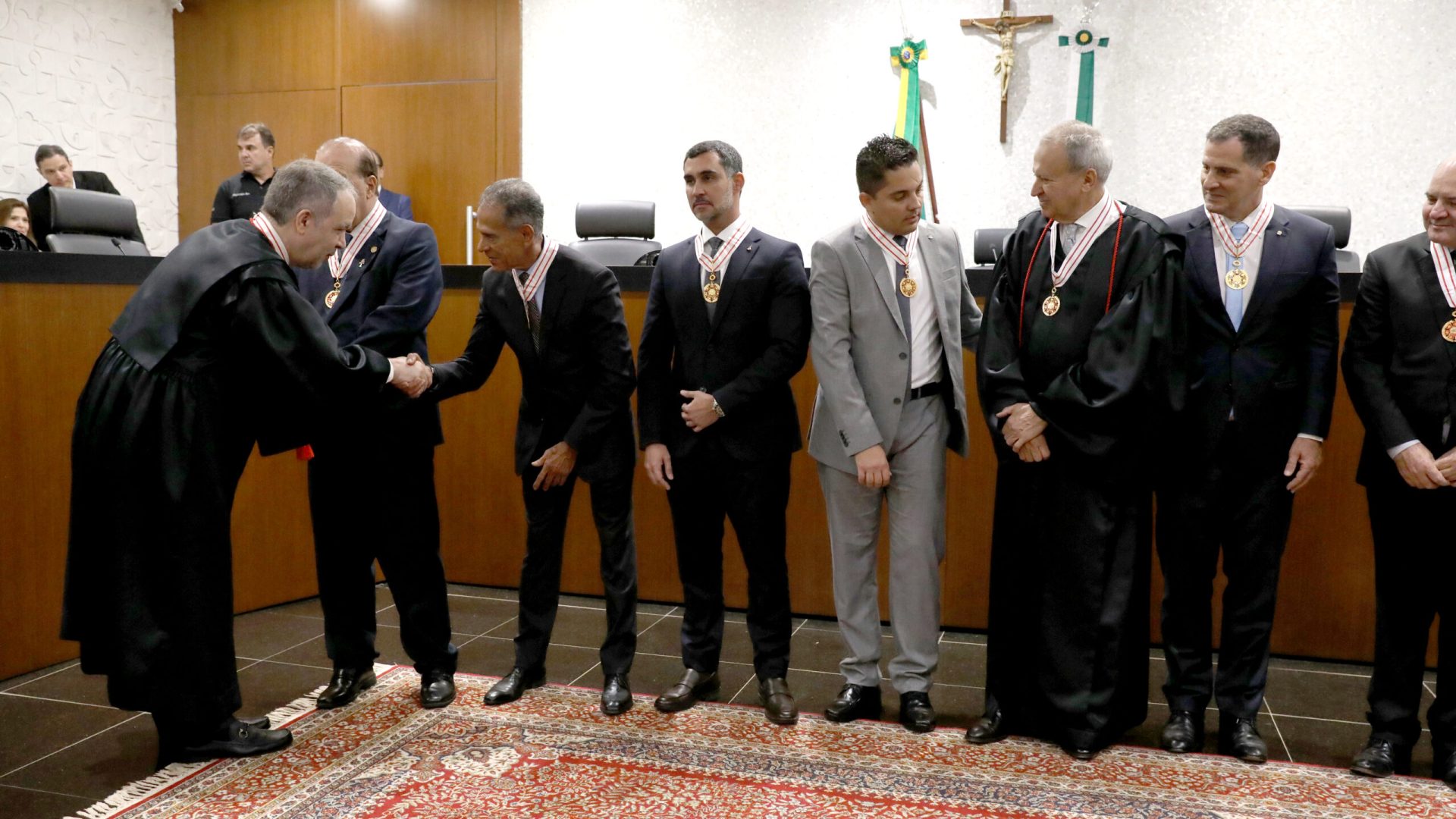 Quatro secretários do GDF recebem Medalha do Mérito Eleitoral do TRE-DF