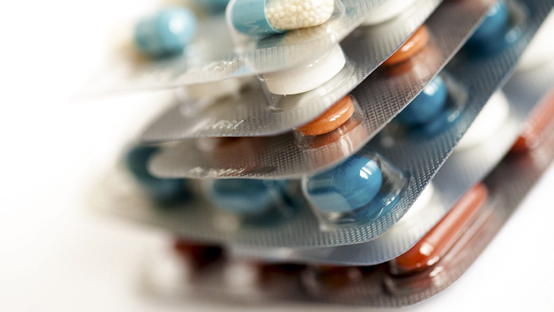 Sancionada lei que cria estratégia para fortalecer produção de medicamentos — Senado Notícias