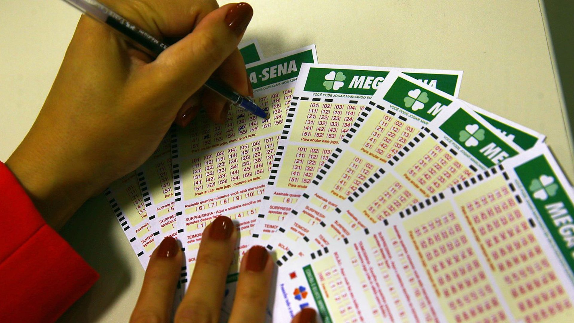 Prêmio de R$ 44 milhões da Mega-Sena será sorteado neste sábado