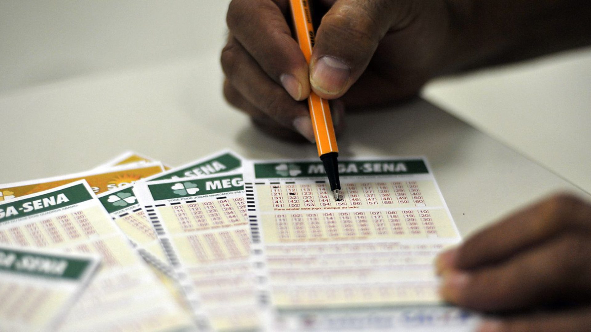 Mega-Sena acumula novamente e prêmio principal vai para R$ 65 milhões