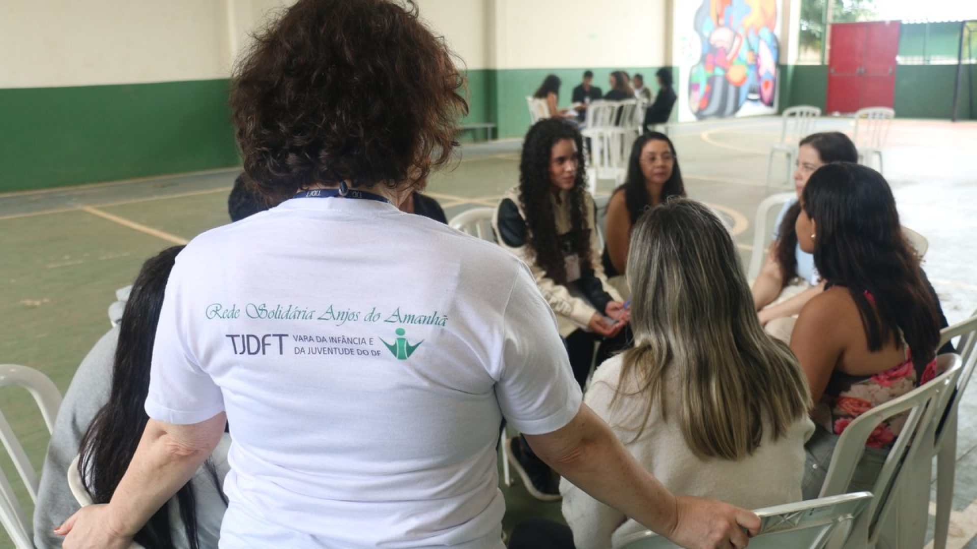 Programa de mentoria social prepara adolescentes para vida adulta no DF