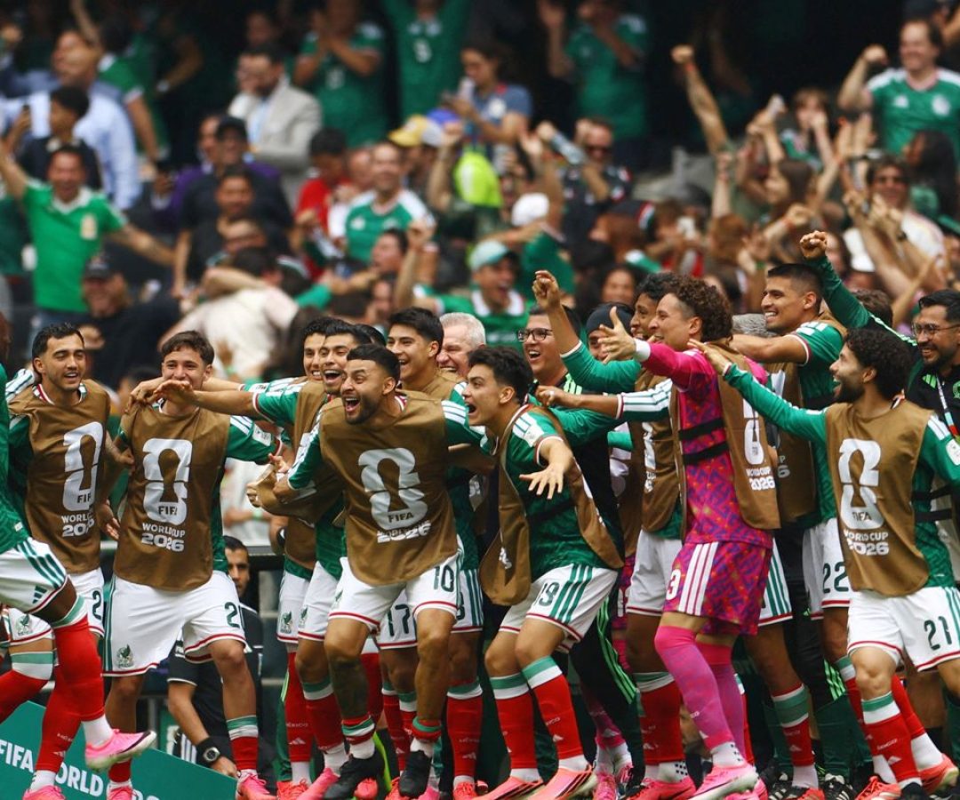 México abre Copa vencendo África do Sul em duelo com três expulsões