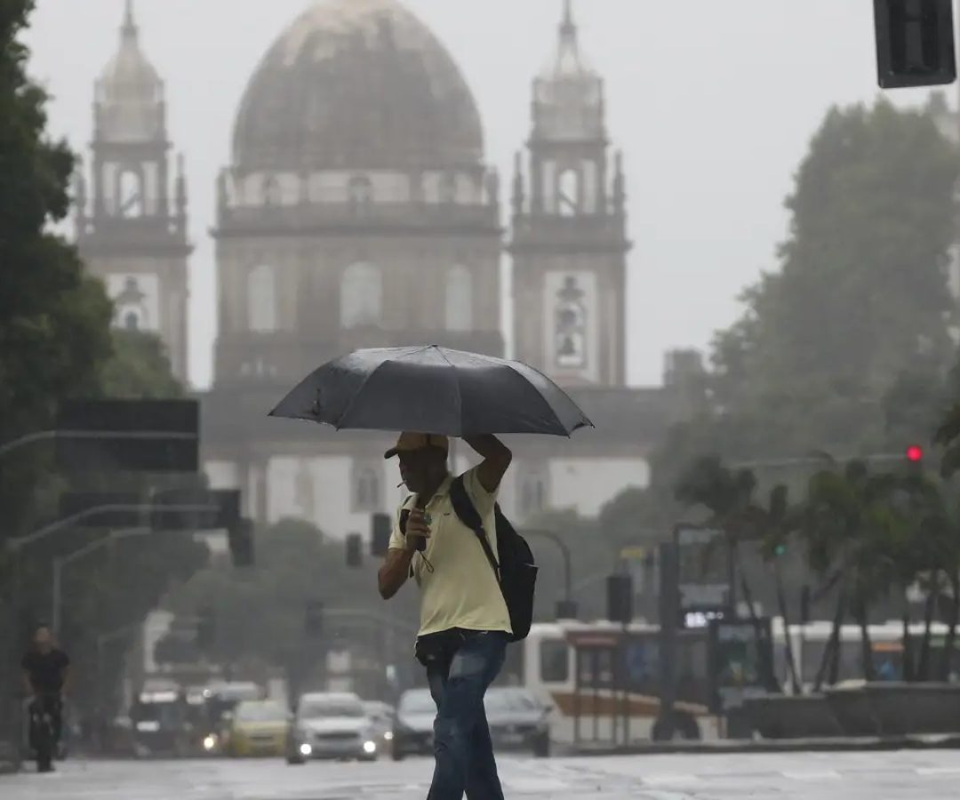 Chuvas intensas no Rio de Janeiro levam ao acionamento da Marinha