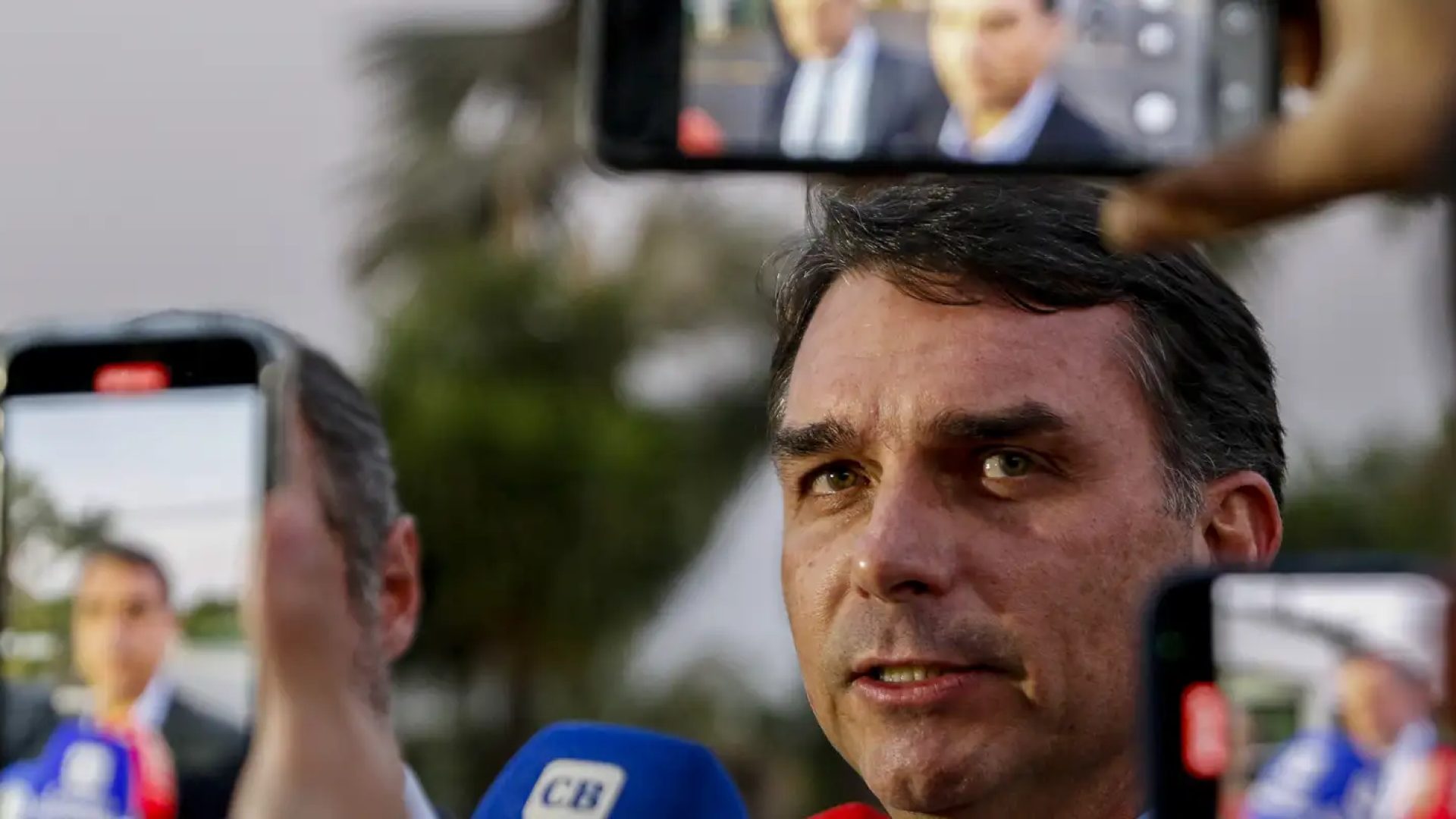 Moraes autoriza a visita dos filhos de Bolsonaro na PF