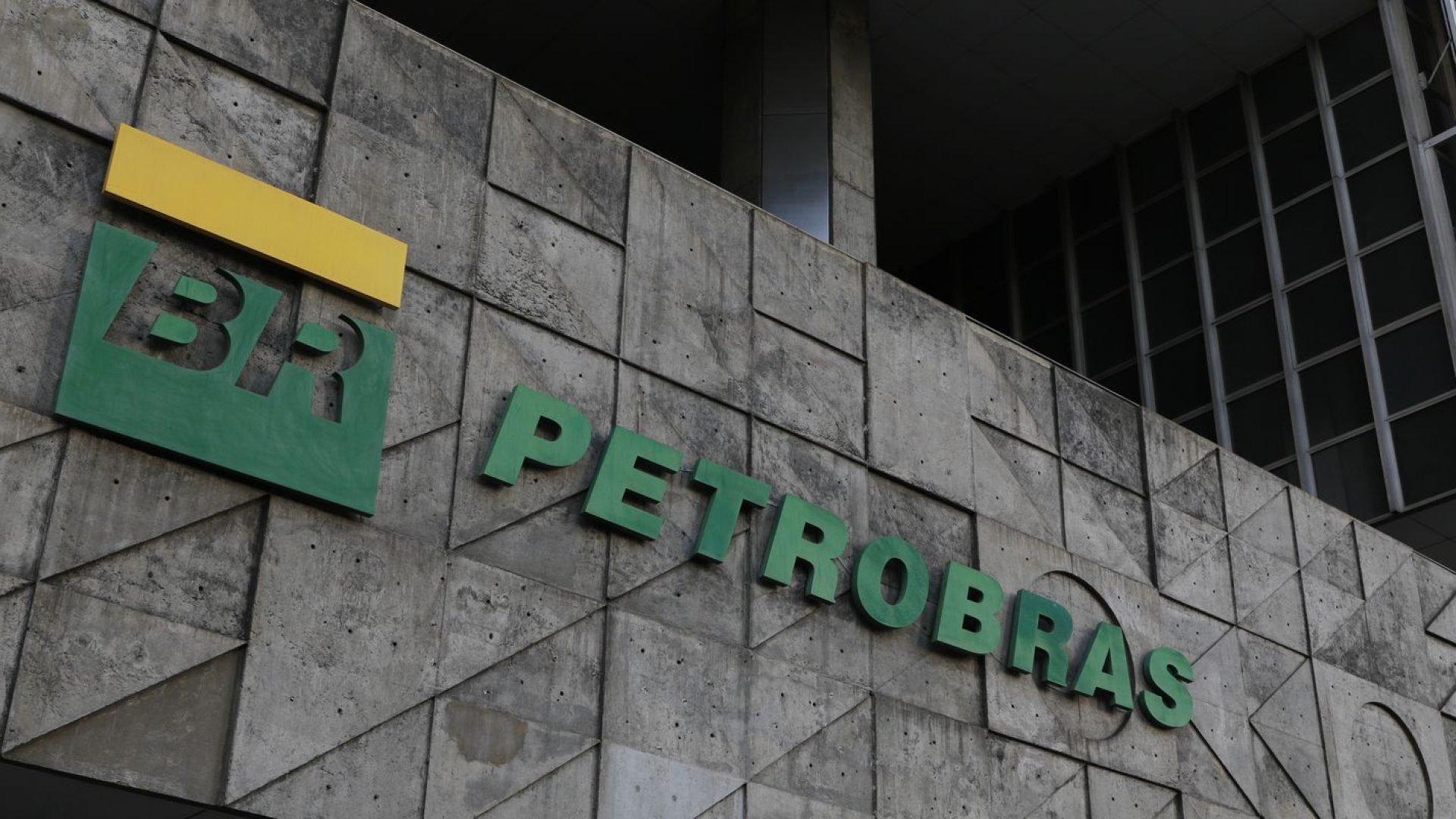 Petrobras anuncia R$ 2,6 bilhões para indústria naval na Bahia