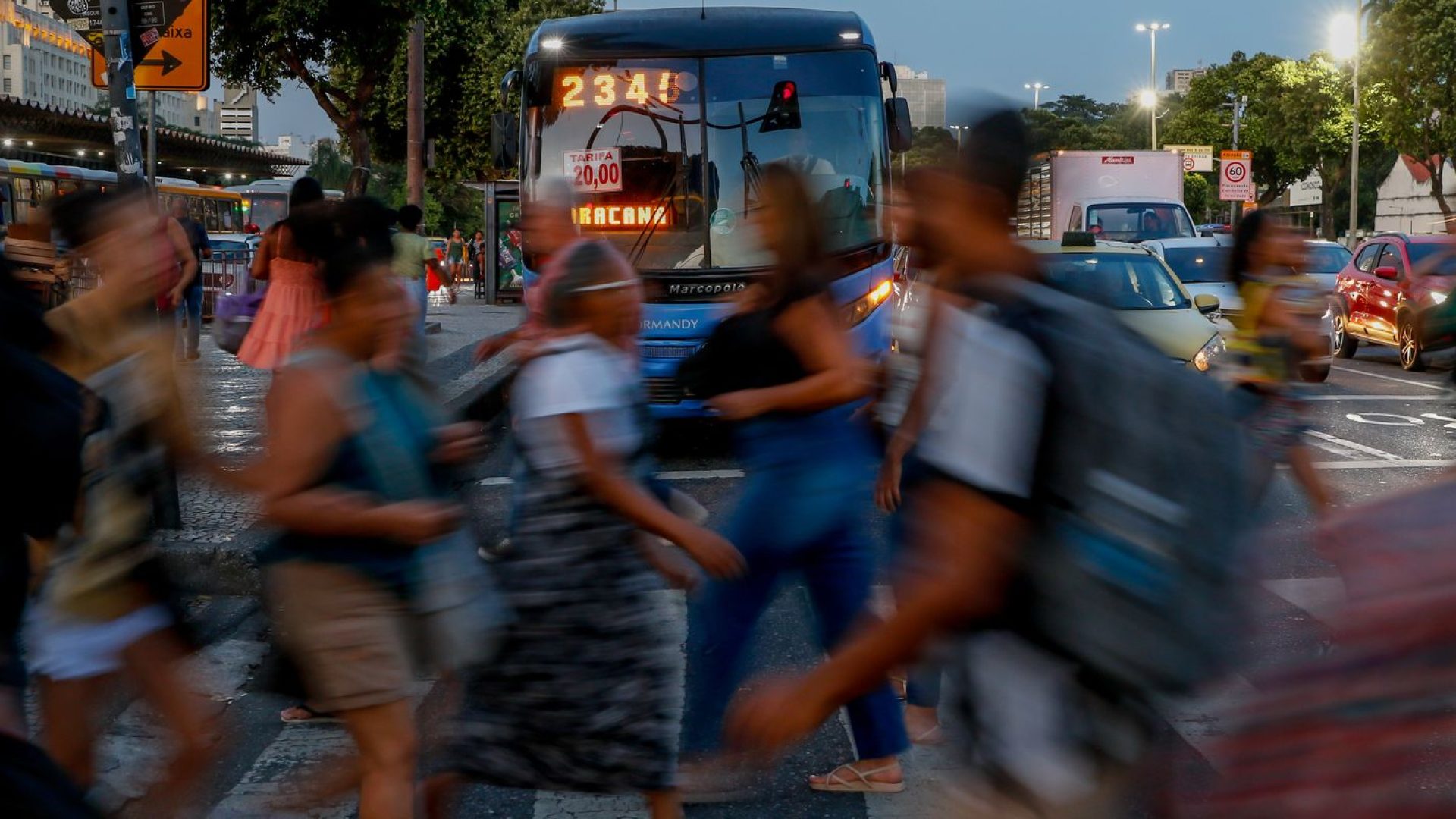 Empresas pagavam, em média, 15,8% mais a homens que a mulheres em 2023