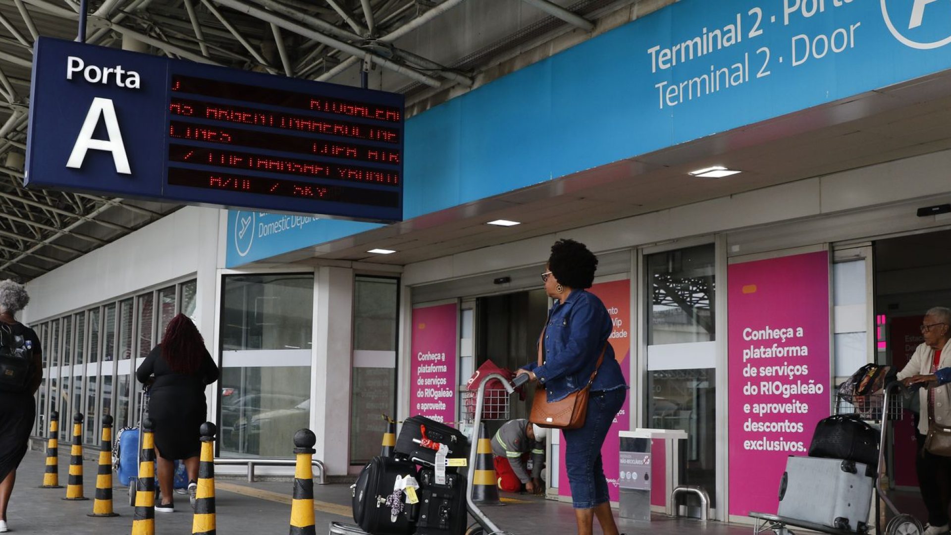 Aéreas flexibilizam remarcação de voos para RJ após operação policial