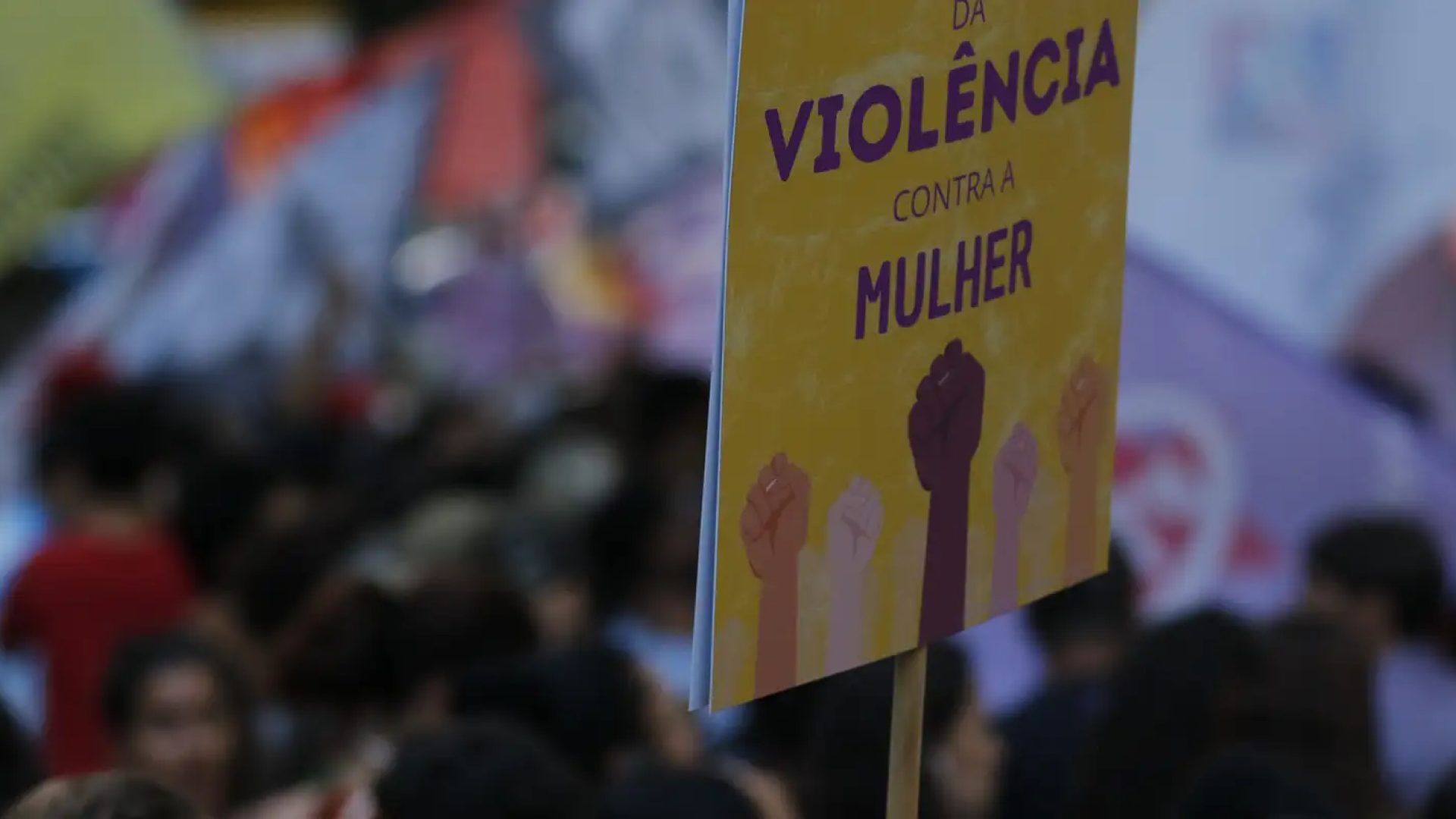 Violência contra a mulher: 7,5 mil agentes serão capacitados
