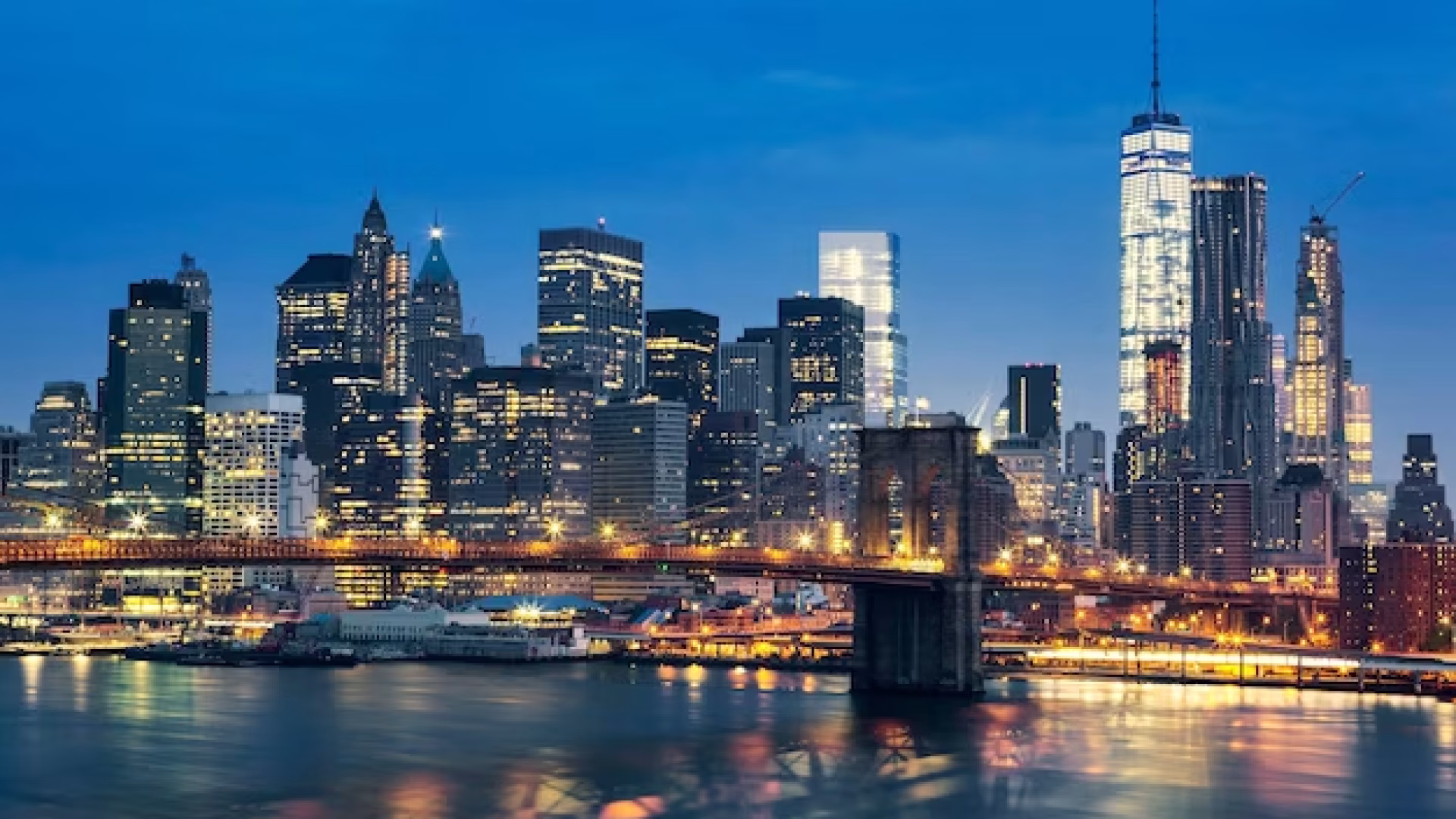 midtown-de-nova-york-manhattan-ao-entardecer-com-a-ponte-de-brooklyn-eua_268835-749.avif.avif