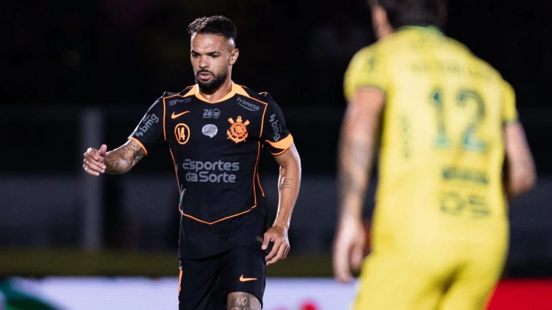 Corinthians perde do Mirassol, vê fim de série invicta de Diniz e volta ao Z4