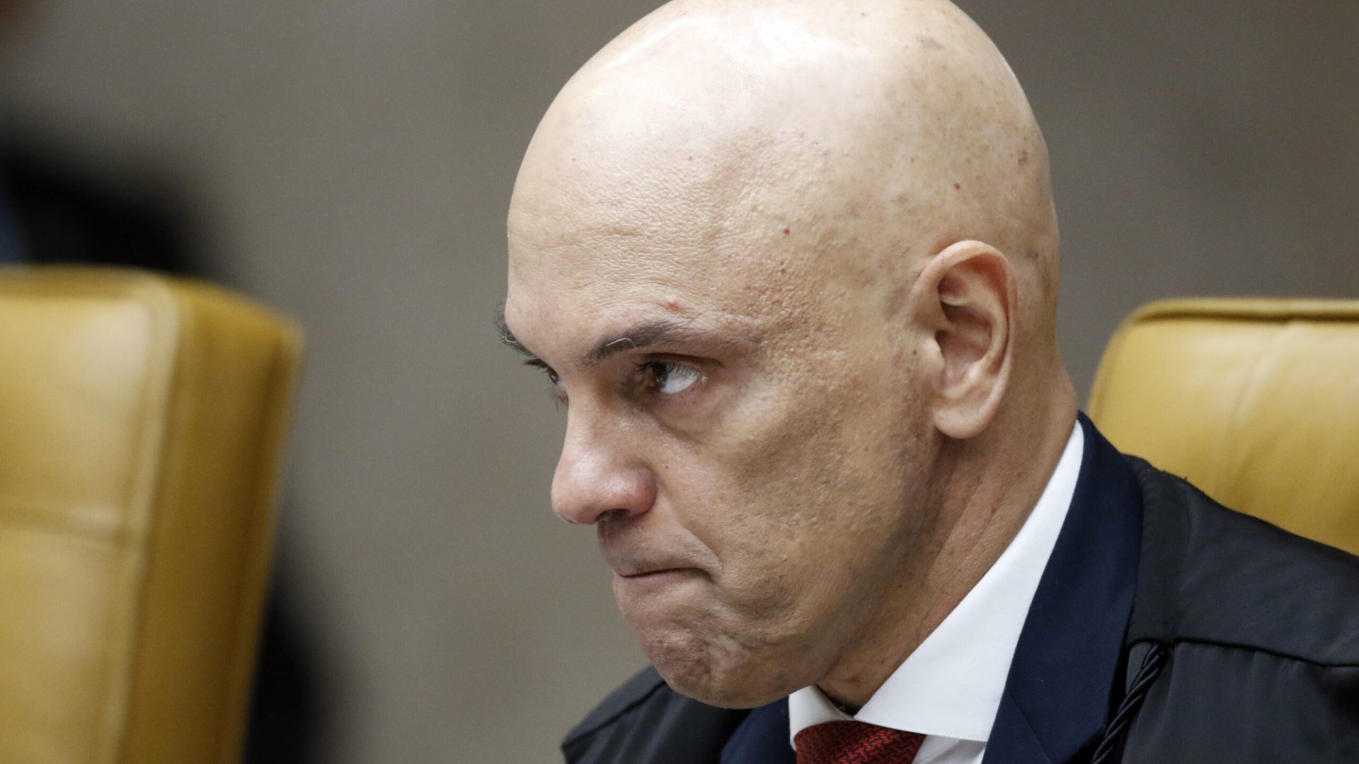 Moraes suspende destituição e dá 24h para defesa de Filipe Martins apresentar última defesa