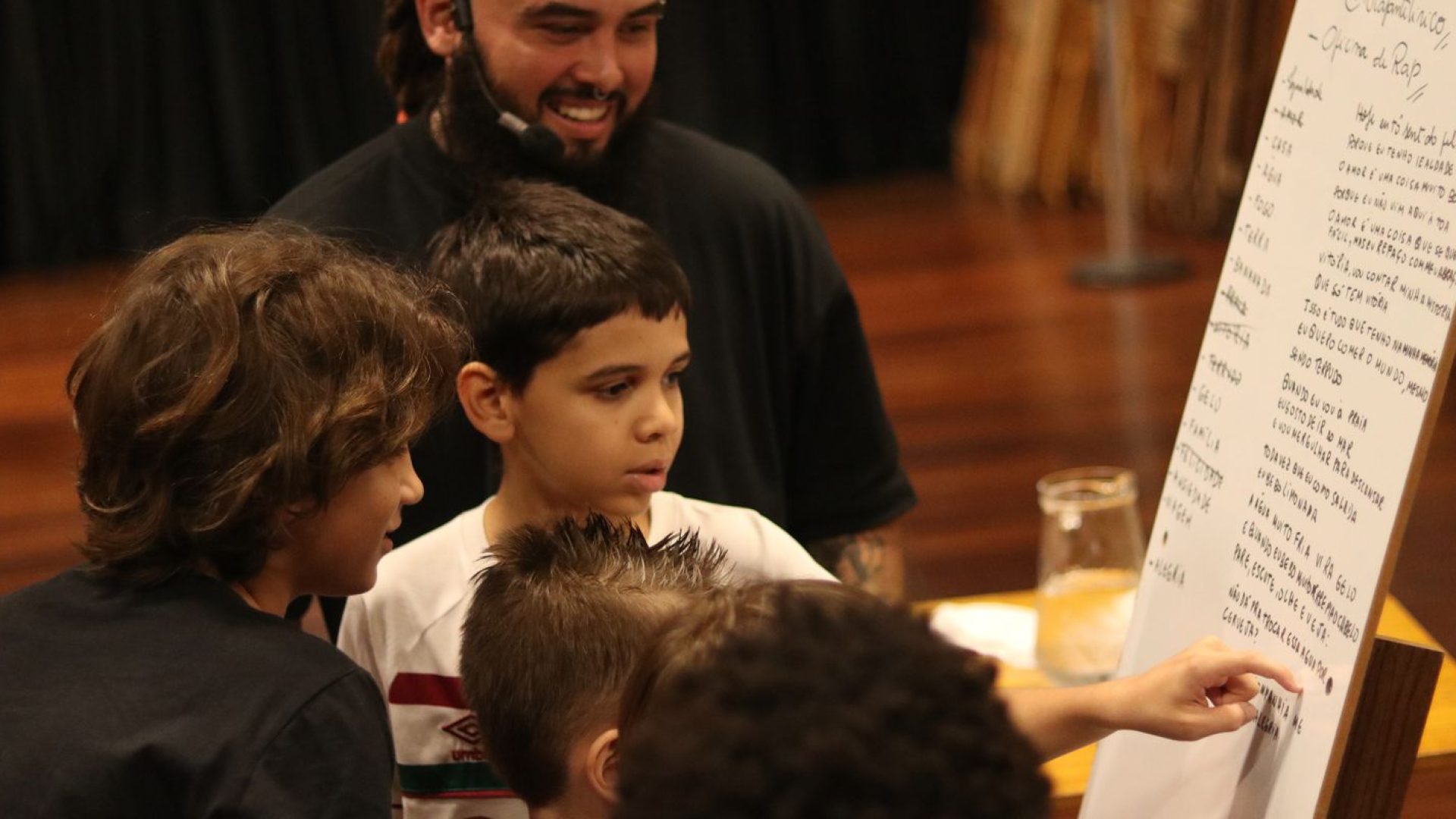 Projeto leva batalha de poesias a escolas públicas do Rio de Janeiro