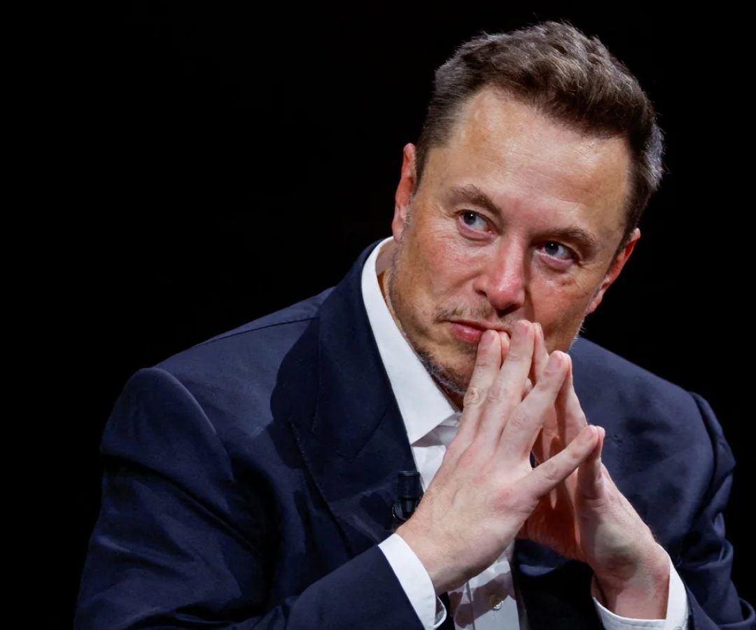 Elon Musk, CEO da SpaceX e da Tesla, gesticula enquanto participa da conferência Viva Technology dedicada à inovação e startups no centro de exposições Porte de Versailles, em Paris, França, em 16 de junho de 2023. Pessoas mais ricas do mundo.