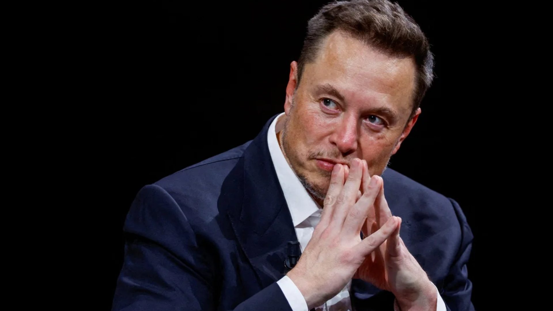 Elon Musk, CEO da SpaceX e da Tesla, gesticula enquanto participa da conferência Viva Technology dedicada à inovação e startups no centro de exposições Porte de Versailles, em Paris, França, em 16 de junho de 2023. Pessoas mais ricas do mundo.