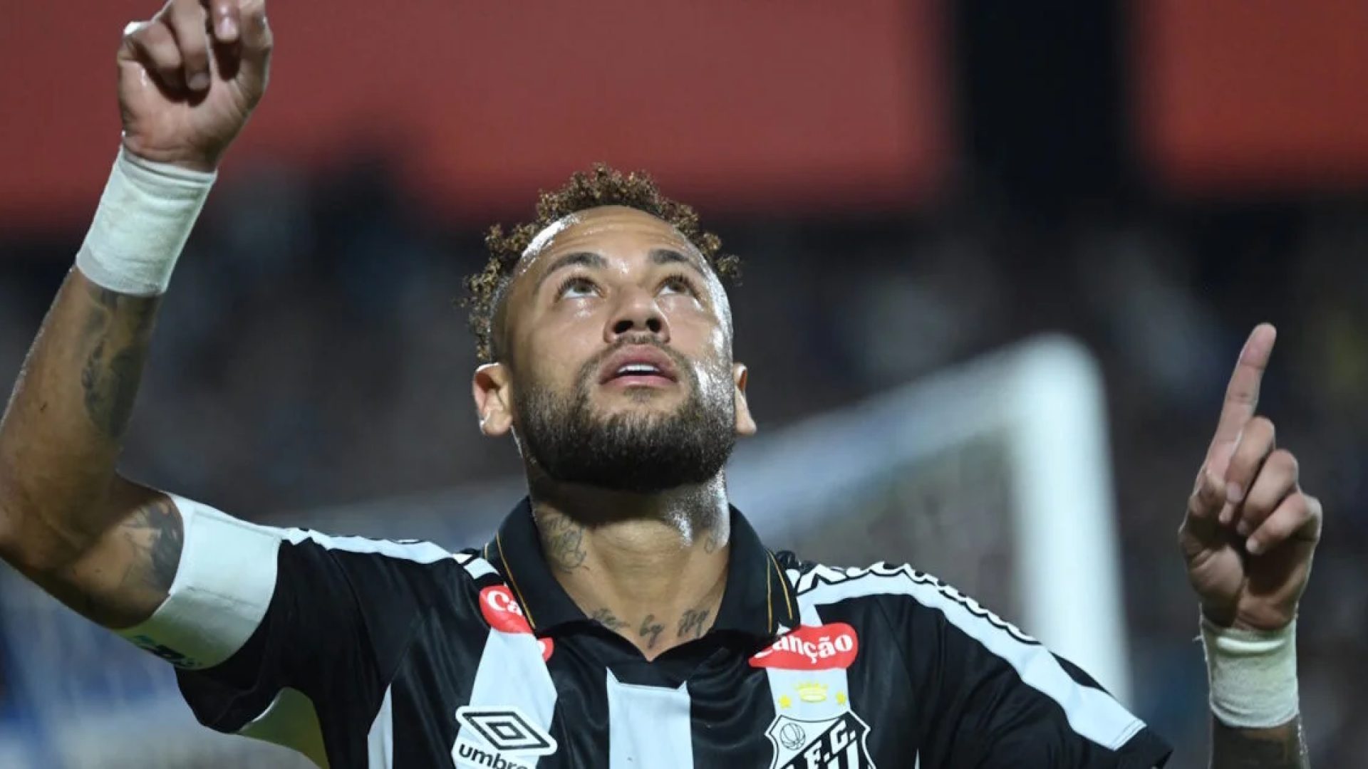 Neymar pede desculpas para Robinho Jr. e ameniza briga: ‘Futebol é assim’