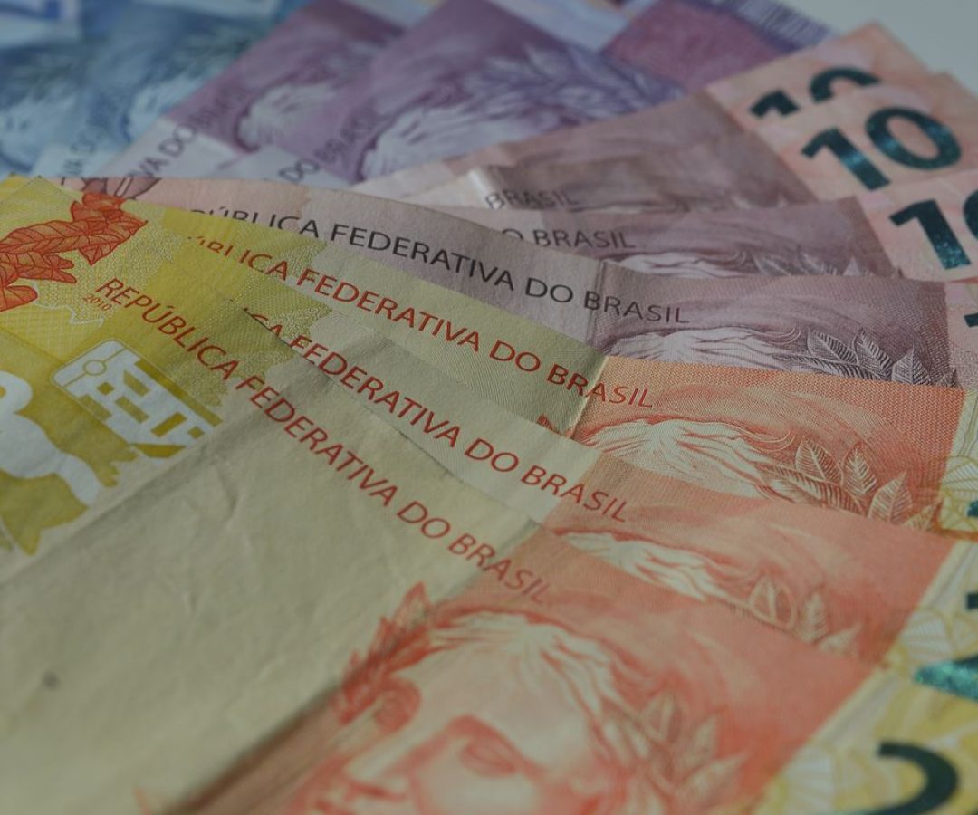 Renda domiciliar per capita chega a R$ 2.316 em 2025, diz IBGE