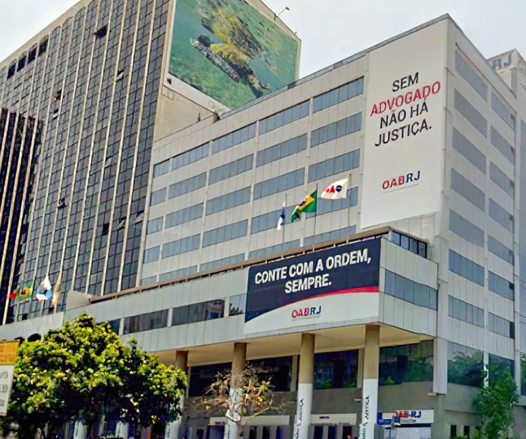 Alerj aprova dispensa de terno e gravata no verão em audiência pública