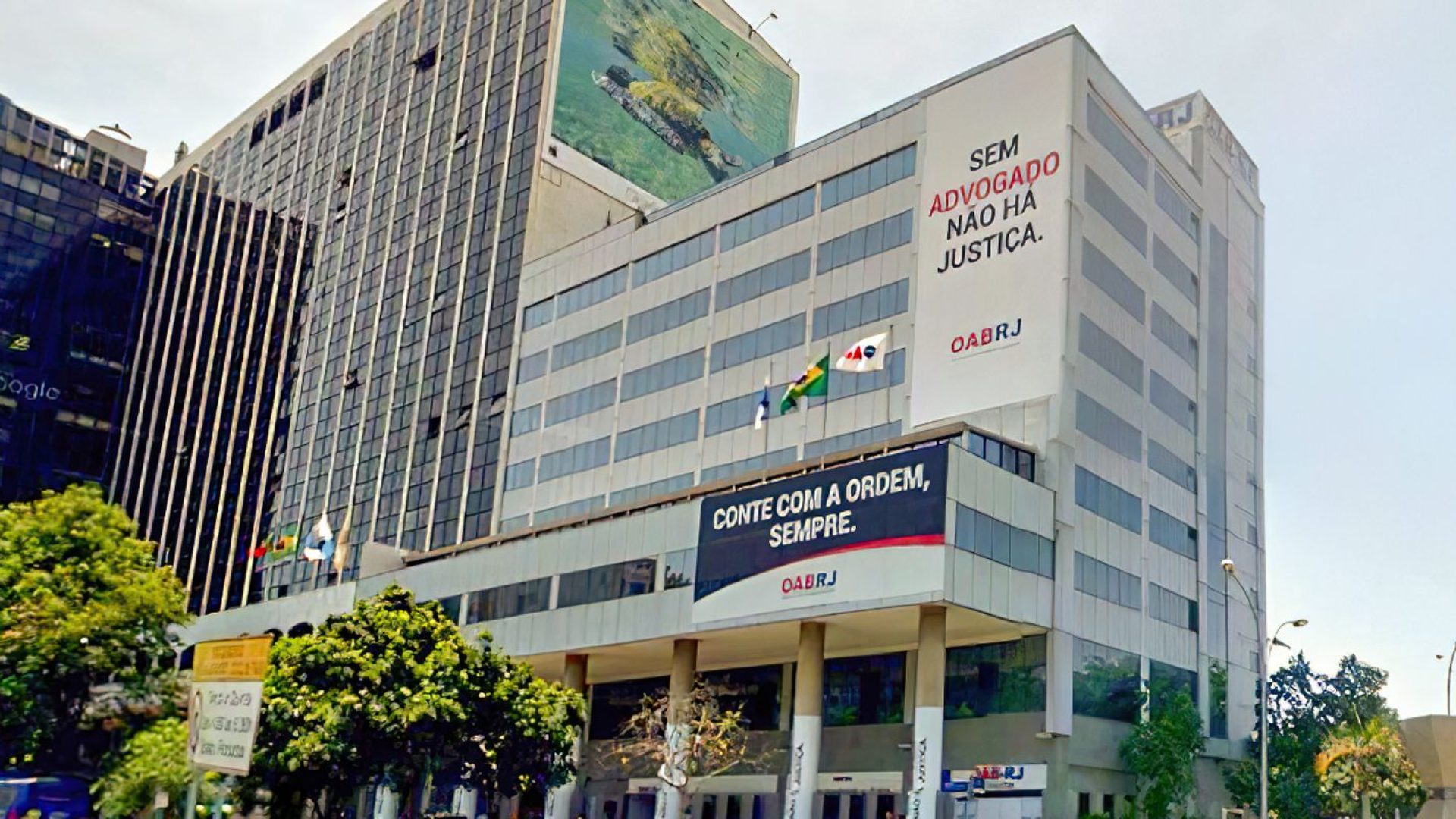 Alerj aprova dispensa de terno e gravata no verão em audiência pública