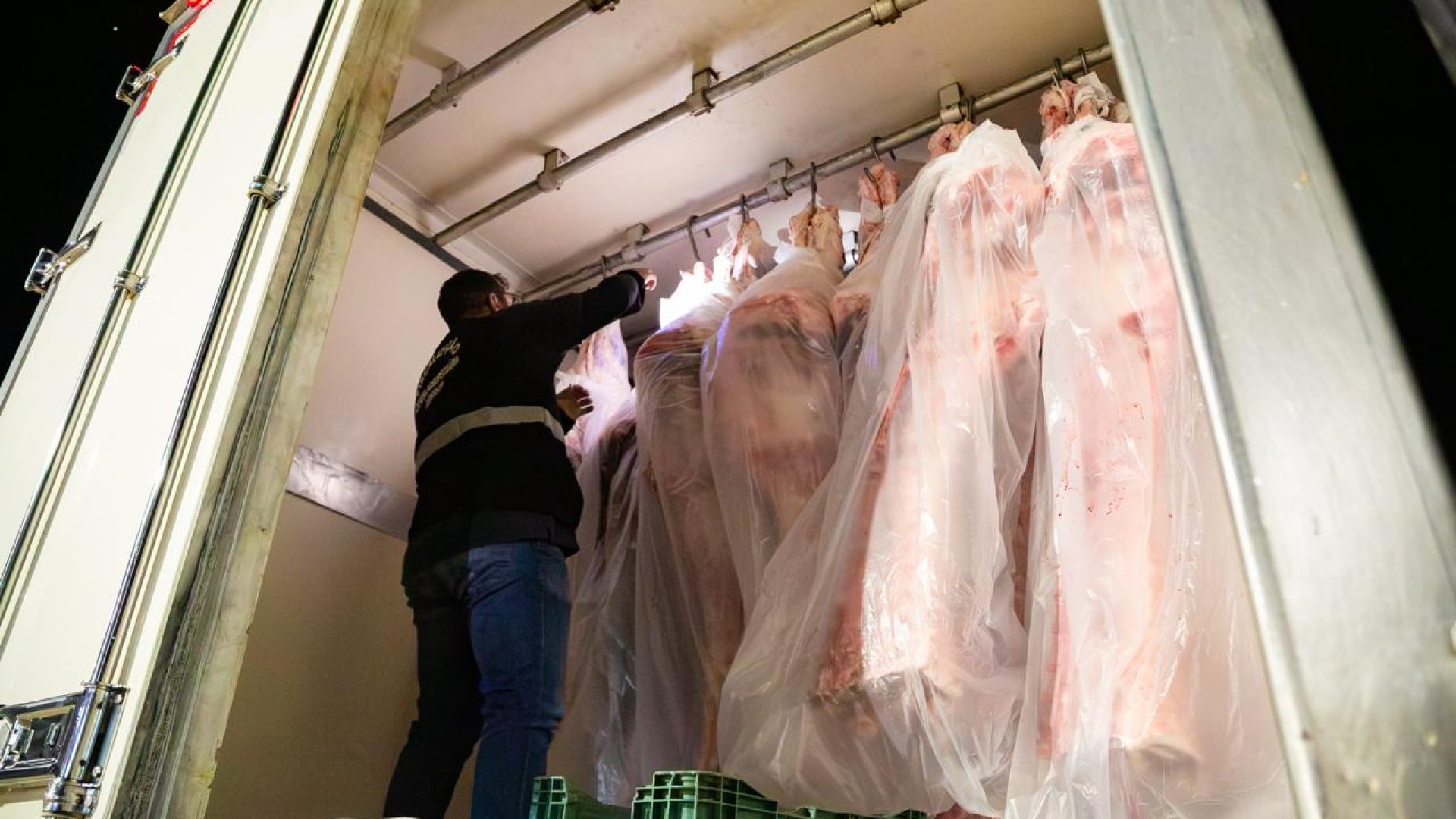 Operação apreende tonelada de alimentos clandestinos em rodovias do DF
