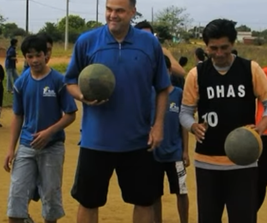 Projeto que Oscar Schmidt viabilizou vence torneio escolar nacional