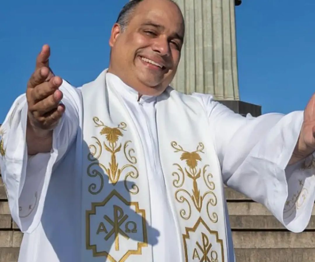 Padre Omar, reitor do Santuário Cristo Redentor, faz show na Lagoa
