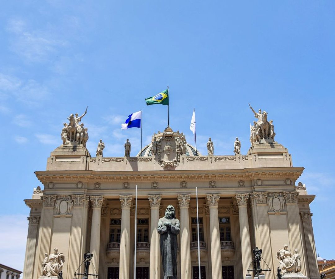 RJ: projeto prevê uso de banheiros neutros para pessoas trans