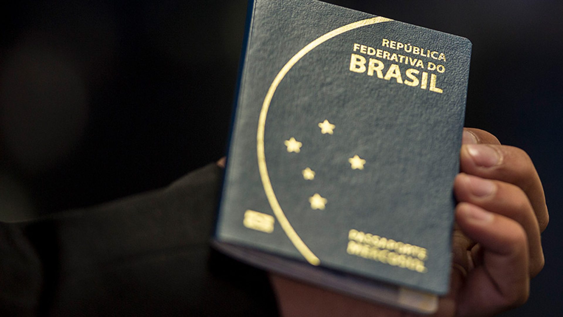 Volta ao Senado isenção da taxa de passaporte de estudante de baixa renda — Senado Notícias