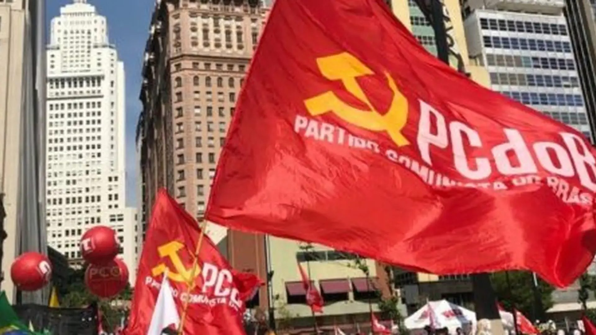 PCdoB oficializa apoio à candidatura de Lula