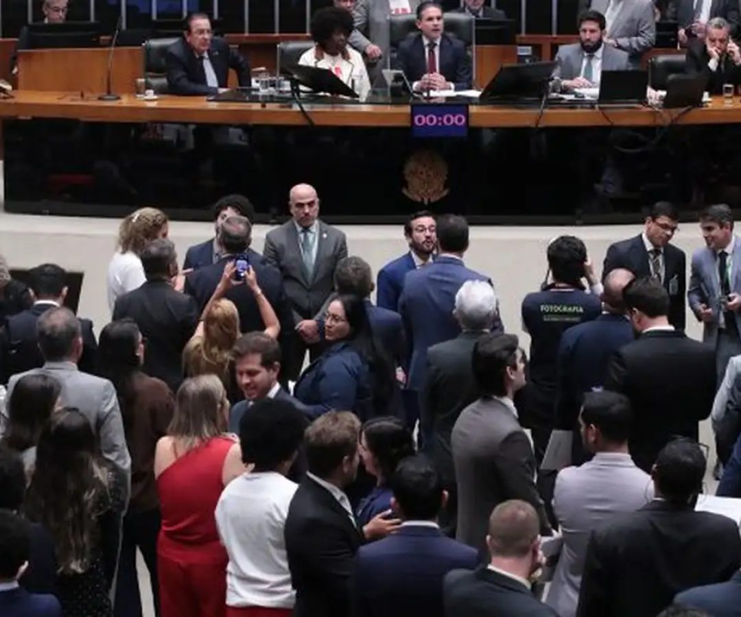 Câmara aprova, em primeiro turno, PEC do fim da escala 6x1