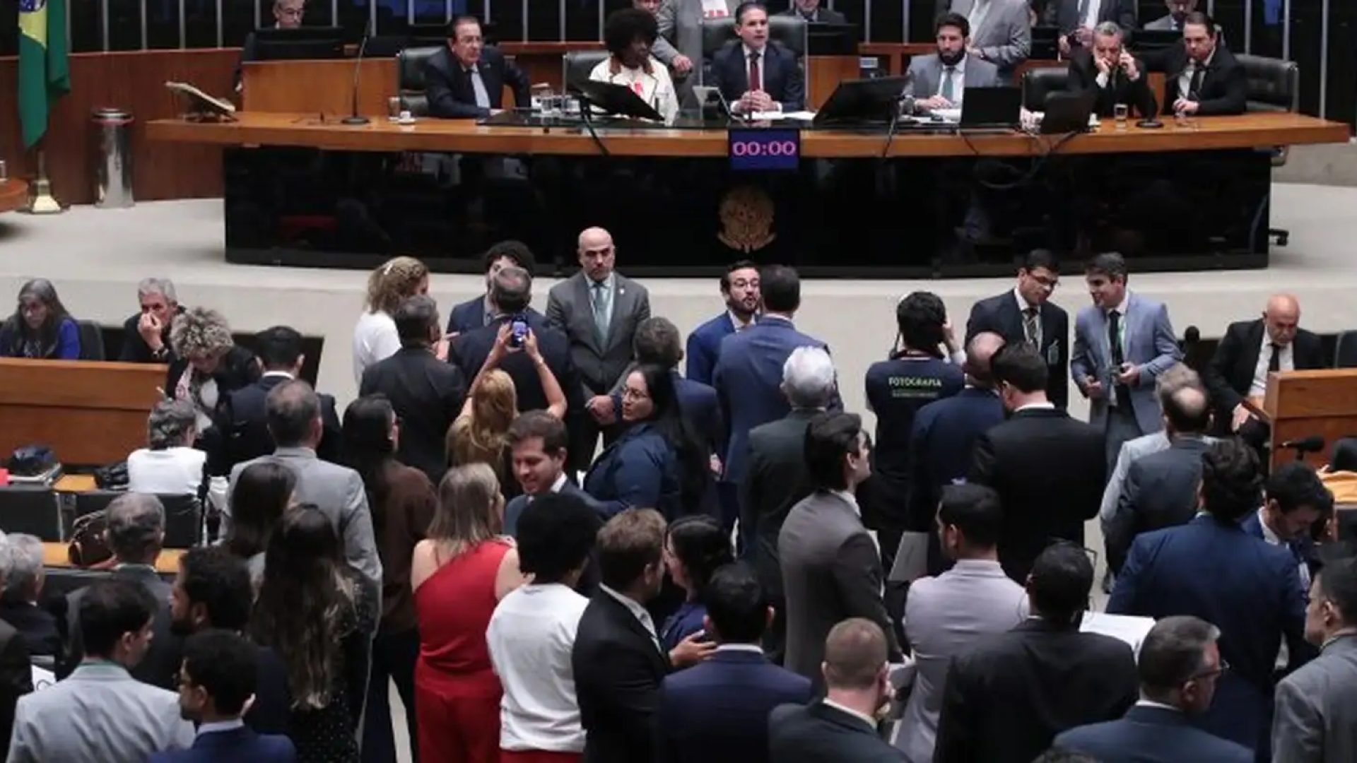 Câmara aprova, em primeiro turno, PEC do fim da escala 6x1